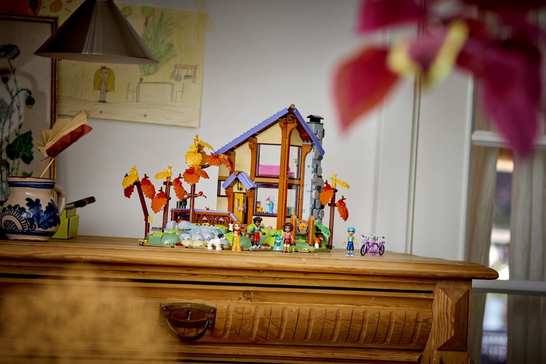 42705 | LEGO® Friends Cozy Fall Forest Cabin